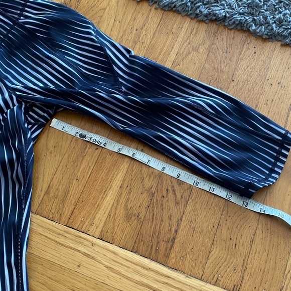 Ivy Park Kaleidostripe Printed Mid Rise Capri Leggings 3/4 size Small - Picture 11 of 13